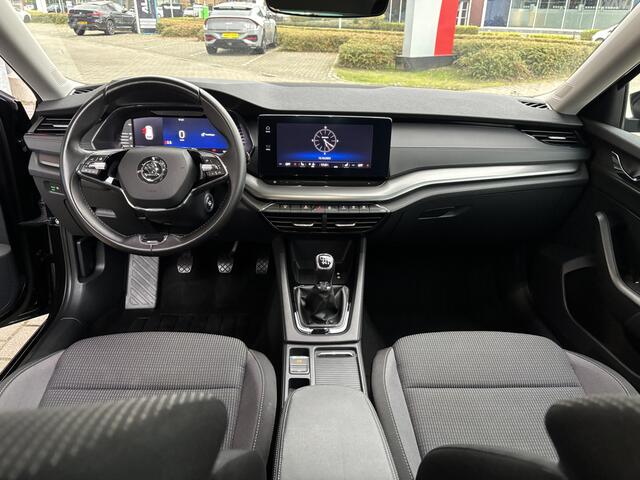 Skoda OCTAVIA Combi 1.0 TSI Business Edition Plus | Navigatie | Camera | Climate Control | Cruise Control | 17 Inch Lm velgen