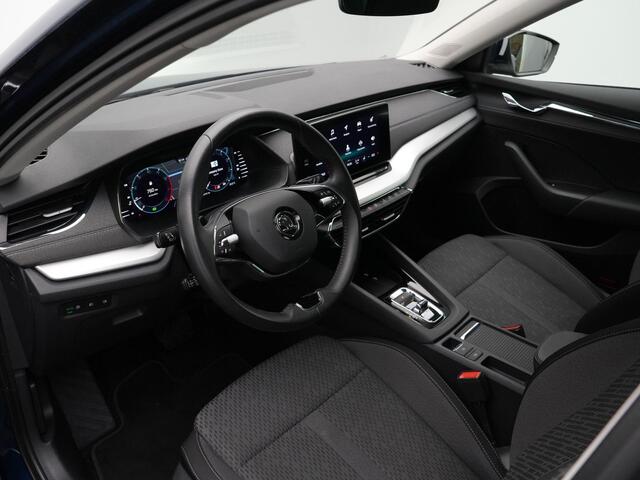 Skoda OCTAVIA Combi 1.5 e-TSI 150 pk DSG Business Edition Plus | Trekhaak | Stoelverwarming | Navigatie | Parkeersensoren voor/achter |