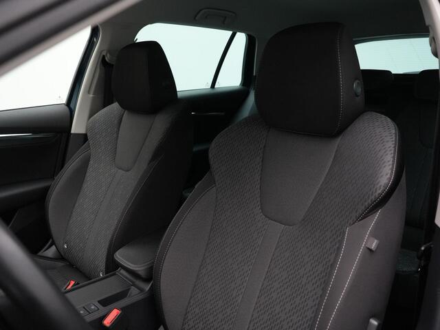 Skoda OCTAVIA Combi 1.5 e-TSI 150 pk DSG Business Edition Plus | Trekhaak | Stoelverwarming | Navigatie | Parkeersensoren voor/achter |