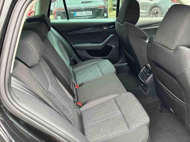 Skoda OCTAVIA Combi 1.4 TSI iV 204pk PHEV Ambition / Massage / Camera / 18 inch l.m. / Wordt Verwacht