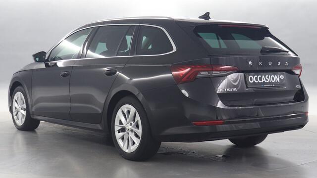 Skoda OCTAVIA Combi 1.0 TSI 110pk Business Edition DSG / Navigatie / Parkeersensoren