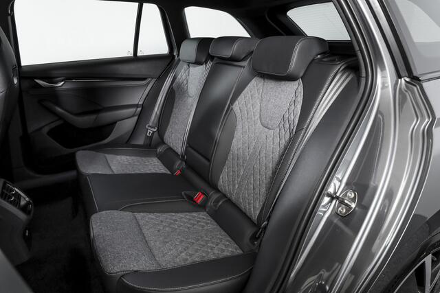 Skoda OCTAVIA Combi 1.5 TSI MHEV 150 PK Sportline Tour | Dig. Cockpit | Elek. Trekhaak | Adapt. Cruise | Winterpakket | Camera | NAV + App. Connect | ECC | Elek. Klep | DAB | LM 18" | 7129