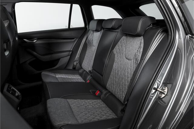 Skoda OCTAVIA Combi 1.5 TSI MHEV 150 PK Sportline Tour | S/K-Panodak | Dig. Cockpit | Elek. Trekhaak | Adapt. Cruise | Winterpakket | Camera | NAV + App. Connect | ECC | Elek. Klep | DAB | LM 18" | 7645