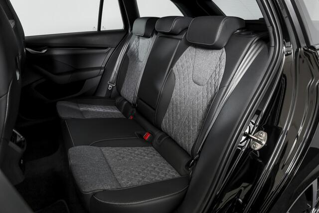 Skoda OCTAVIA Combi 1.5 TSI MHEV 150 PK Sportline Tour | S/K-Panodak | Dig. Cockpit | Elek. Trekhaak | Adapt. Cruise | Winterpakket | Camera | NAV + App. Connect | ECC | Elek. Klep | DAB | LM 18" | 7228