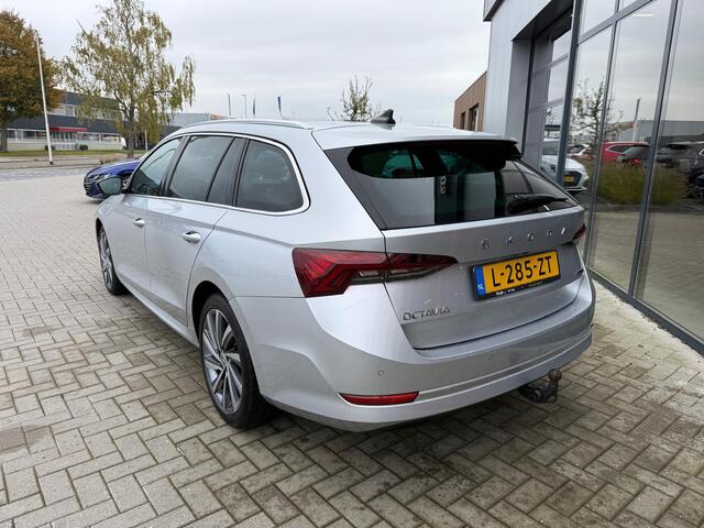 Skoda OCTAVIA Combi 1.5 e-TSi 150 Pk Automaat Business Edition Plus | Matrix LED | Panoramadak | Camera | Trekhaak | Travel Assist | Climate | 18 Inch | 69.188 Km!!