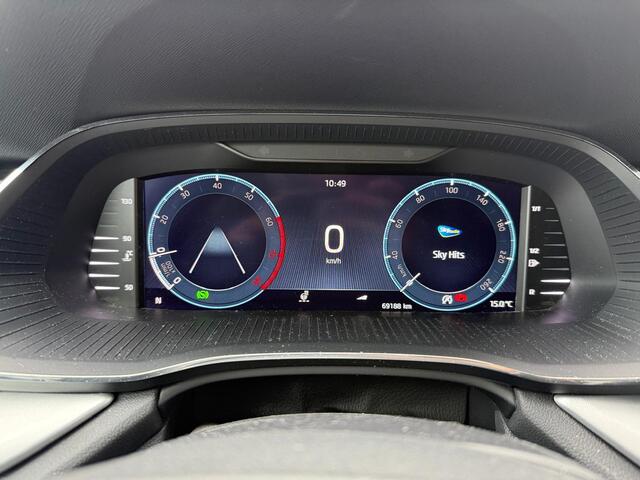 Skoda OCTAVIA Combi 1.5 e-TSi 150 Pk Automaat Business Edition Plus | Matrix LED | Panoramadak | Camera | Trekhaak | Travel Assist | Climate | 18 Inch | 69.188 Km!!