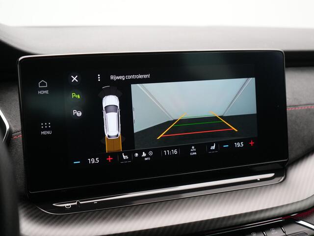 Skoda OCTAVIA Combi 1.4 TSI RS iV Business Plug In Hybrid 245pk Dealer O.H PHEV | Adaptive Cruise | Camera | Sportstoelen Verwarmd | Apple Carplay | Navigatie | Crystal LED | Blis | Keyless | Stuur Verwarmd | Virtual | DAB |