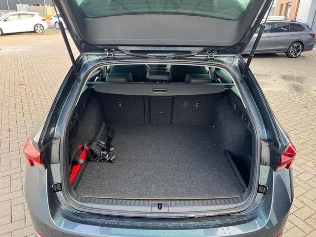 Skoda OCTAVIA Combi 1.4 TSi iV 204 Pk Automaat PHEV Business Edition+ | LED Matrix | Head-Up | Navi | Camera | Climate 3-Zone | Stoelverwarming | 18 Inch | 60.525 Km!!