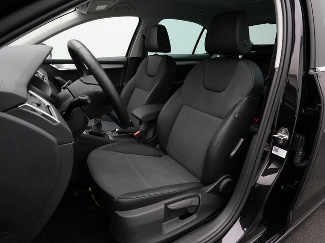 Skoda OCTAVIA 1.0 TSI 115 pk Ambition Business Plus | Navigatie | Stoelverwarming | Parkeersensoren achter | Leder/stof