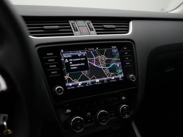 Skoda OCTAVIA 1.0 TSI 115 pk Ambition Business Plus | Navigatie | Stoelverwarming | Parkeersensoren achter | Leder/stof