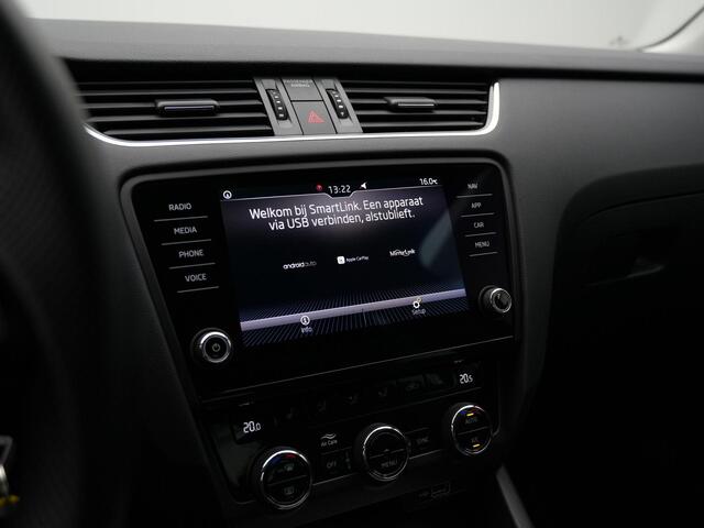 Skoda OCTAVIA 1.0 TSI 115 pk Ambition Business Plus | Navigatie | Stoelverwarming | Parkeersensoren achter | Leder/stof