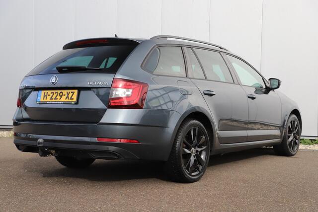 Skoda OCTAVIA Combi 1.0 TSI Greentech Sport Business RS Sportstoelen Trekhaak Navigatie Carplay Android Climate Cruise Control 17 inch LMV Parkeersensor