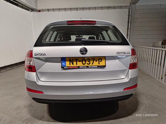 Skoda OCTAVIA Combi TSI 116pk Greentech Ambition Style Business 85kw Navi / Cruise C./ Clima / PDC DAB / WiFi