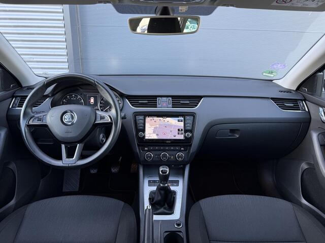 Skoda OCTAVIA Combi 1.0 TSI Gr. Style Business ?Bi-Xenon ?Navigatie Full Map ?Climate ?Canton Sound ?Cruise ?Stoelverwarming ?Parkeersensoren ?Lichtmetaal ?Trekhaak