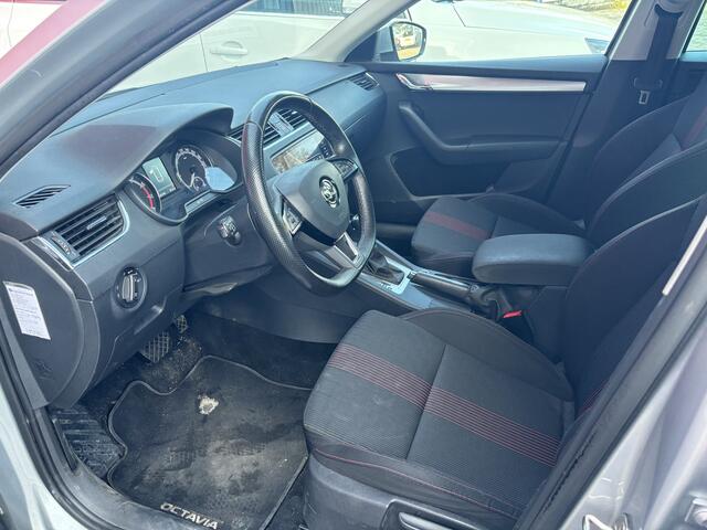 Skoda OCTAVIA Combi 1.0 TSI Greentech Ambition Business AUTOMAAT / RS-STOELEN / TREKHAAK / CARPLAY / NAVI / CLIMA / PDC / DAB+ / NL-AUTO