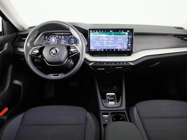 Skoda OCTAVIA Combi 1.5 TSI MHEV Business Edition 115 pk DSG | Verlengde garantie | Navigatie | Trekhaak (wegklapbaar) | Parkeersensoren | Achteruitrijcamera | Stoelverwarming |