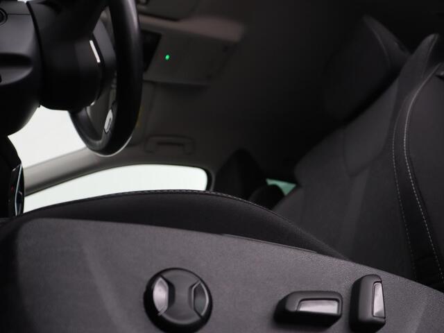 Skoda OCTAVIA 1.5 e-TSI Business Edition | Head-Up | Stoelverwarming | Camera | Side Assist | Memory | Carplay | Navigatie | Digital Cockpit | Climate control | Cruise control | Getint glas