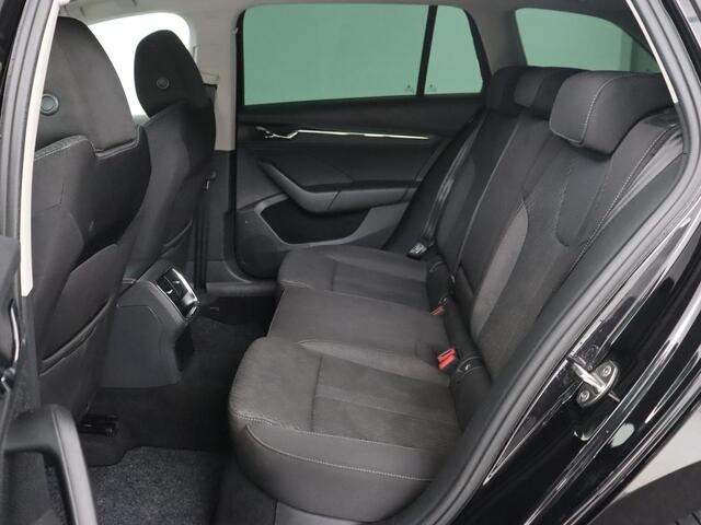 Skoda OCTAVIA 1.5 e-TSI Business Edition | Head-Up | Stoelverwarming | Camera | Side Assist | Memory | Carplay | Navigatie | Digital Cockpit | Climate control | Cruise control | Getint glas