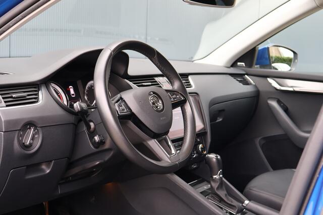 Skoda OCTAVIA Combi 1.0 TSI Greentech Style Business Automaat | Camera | Leer / Alcantara | Stoelverwarming | Trekhaak | 18 Inch | Adaptieve Cruise Control | Canton