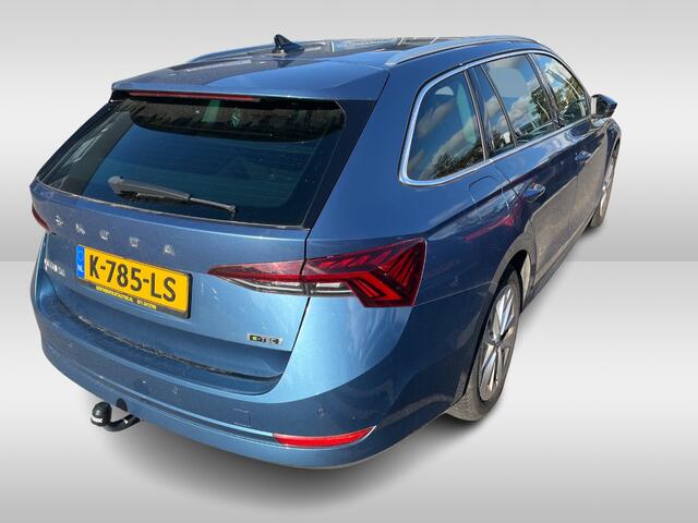 Skoda OCTAVIA Combi 1.0 e-TSI Business Edition Plus DSG Automaat Navigatie / Parkeersensoren / Trekhaak / El. A-Klep / Stoelverwarming / Camera