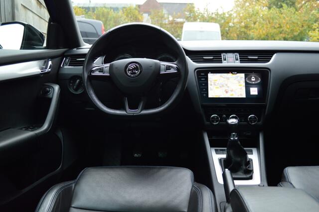 Skoda OCTAVIA 1.0 TSI Greentech Sport Business Panorama Leder CarPlay Trekh Pdc