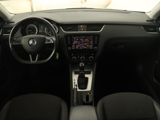 Skoda OCTAVIA 1.6 TDI Greentech Clever Edition | Automaat | Carplay | Stoelverwarming | Navigatie | Cruise control | Climate control | Half leder