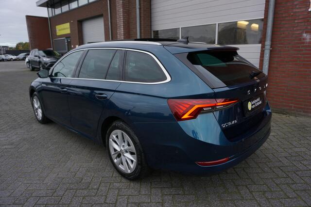 Skoda OCTAVIA Combi 1.5 150PK ACT E-TECH DSG7 STYLE CLEVER LUXE KEURIGE NETTE STAAT PANORAMADAK FULL LED CAMERA ANDROID/APPLECARPLAY NAVI STOEL+STUURVERWARMING ADAPTIEVE CRUISE CLIMA PDC V+A ELECTR.KLEP BLUETOOTH ENZ...