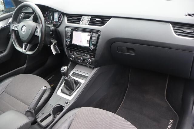 Skoda OCTAVIA 1.0 TSI Greentech Ambition Business Climate control, Navigatie, Cruise control, Stoelverwarming, Trekhaak, Schuif- kanteldak