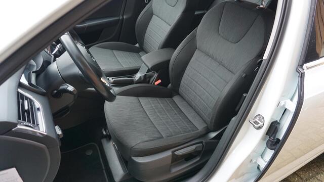 Skoda OCTAVIA Combi 1.4 TSI 150pk DSG Style Businessline Canton Keyless Xenon 17inch LM Trekhaak Stoelverwarming *Complete Skoda* NL auto!