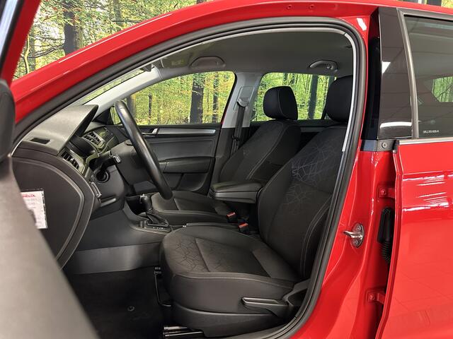 Skoda RAPID Spaceback 1.0 TSI Greentech Clever | Trekhaak | Cruise Control | Parkeersensoren Achter | Stoelverwarming | Bluetooth | Airconditioning | Navigatie | DAB |