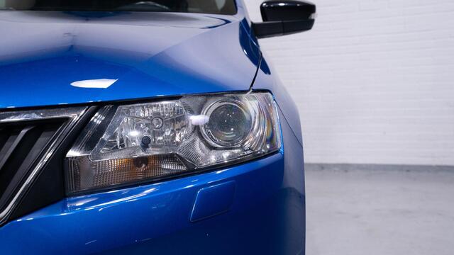 Skoda RAPID Spaceback 1.2 TSI Greentech Style Sportstoelen Panodak Navi Camera Xenon Apple Carplay 17 Inch Trekhaak Cruise Extra getint glas