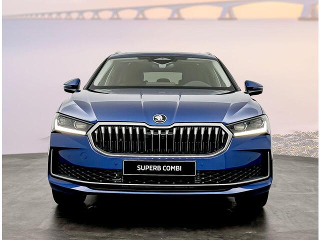 Skoda SUPERB Combi 1.5 TSI MHEV First Edition Panoramadak - Trekhaak - HUD - 19"