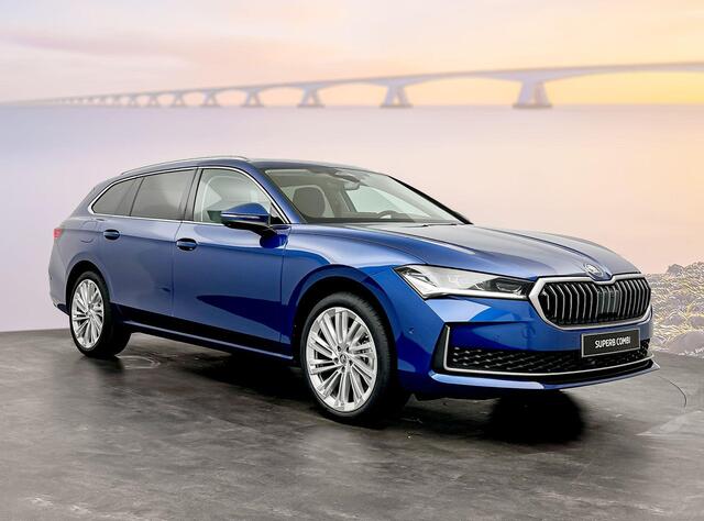 Skoda SUPERB Combi 1.5 TSI MHEV First Edition Panoramadak - Trekhaak - HUD - 19"