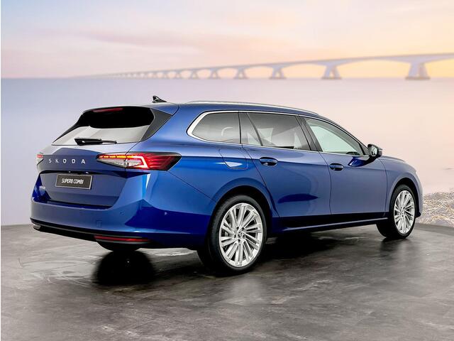 Skoda SUPERB Combi 1.5 TSI MHEV First Edition Panoramadak - Trekhaak - HUD - 19"