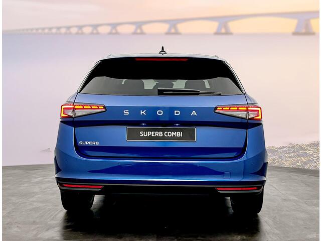 Skoda SUPERB Combi 1.5 TSI MHEV First Edition Panoramadak - Trekhaak - HUD - 19"