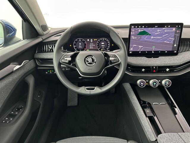 Skoda SUPERB Combi 1.5 TSI MHEV First Edition Panoramadak - Trekhaak - HUD - 19"