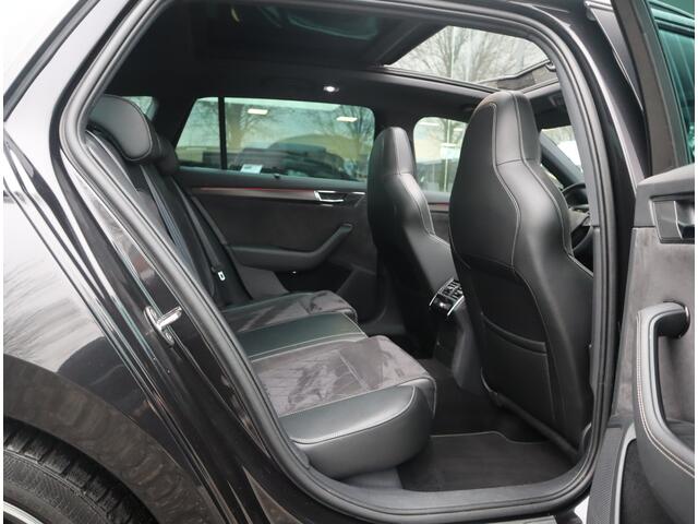 Skoda SUPERB Combi 1.5 TSI ACT Sportline / Panoramadak