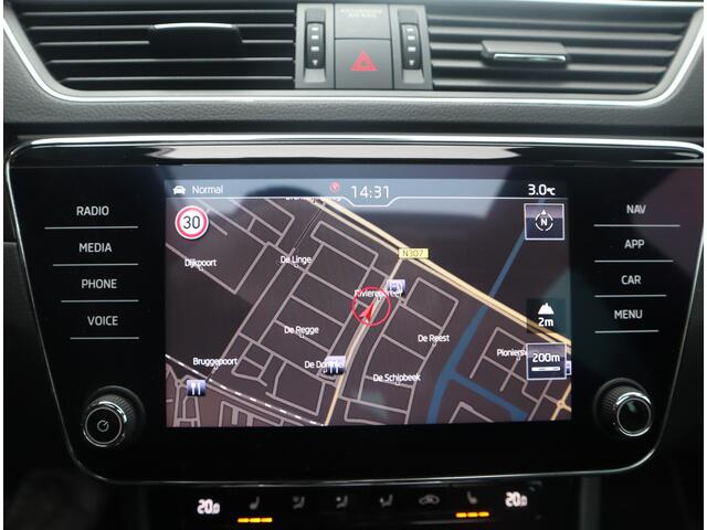 Skoda SUPERB Combi 1.5 TSI ACT Sportline / Panoramadak