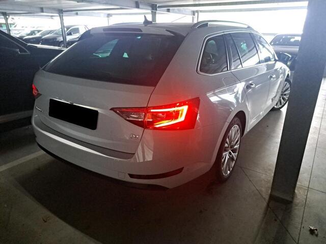 Skoda SUPERB Combi 1.4 TSI iV DSG Style | Wordt verwacht | A. cam | Leder | Elec. stoelen |