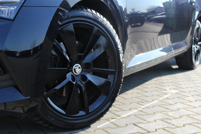 Skoda SUPERB Combi 1.5 TSI ACT Sportline Business | incl. 12 maanden garantie | Panoramadak | Trekhaak wegklapbaar | Stoelverwarming V+A | Adaptieve cruise control | Virtual cockpit | Skoda Crystal Lighting LED | Elektrische kofferklep | Alcantara interieur delen | Be