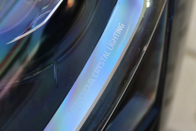 Skoda SUPERB Combi 1.5 TSI ACT Sportline Business | incl. 12 maanden garantie | Panoramadak | Trekhaak wegklapbaar | Stoelverwarming V+A | Adaptieve cruise control | Virtual cockpit | Skoda Crystal Lighting LED | Elektrische kofferklep | Alcantara interieur delen | Be