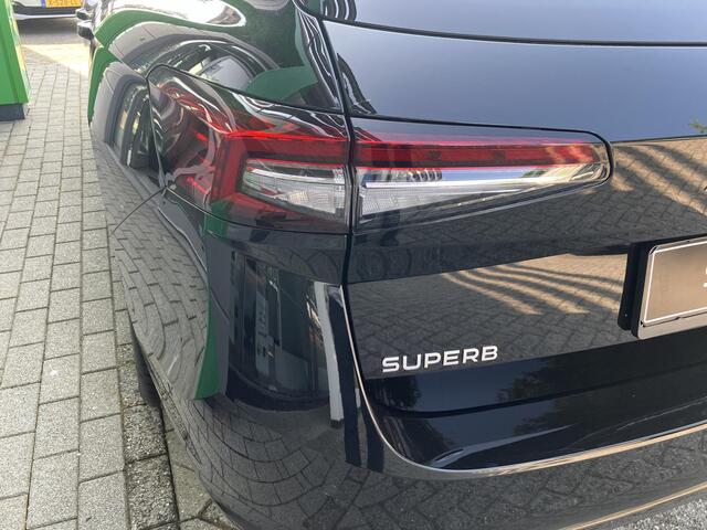 Skoda SUPERB Combi First Edition 1.5 TSI 150 PK DSG | Automaat | Panorama Dak | Navigatie | Adaptieve cruise control | 19'' Lichtmetalen velgen | Camera |