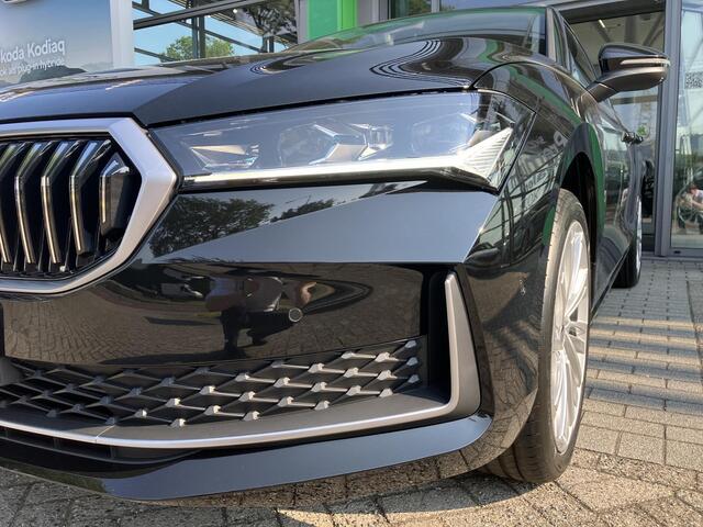 Skoda SUPERB Combi First Edition 1.5 TSI 150 PK DSG | Automaat | Panorama Dak | Navigatie | Adaptieve cruise control | 19'' Lichtmetalen velgen | Camera |