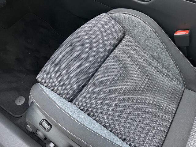 Skoda SUPERB Combi First Edition 1.5 TSI 150 PK DSG | Automaat | Panorama Dak | Navigatie | Adaptieve cruise control | 19'' Lichtmetalen velgen | Camera |