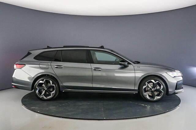 Skoda SUPERB Combi Business Edition 1.5 TSI PHEV 204pk DSG Automaat Trekhaak, Panoramadak, Head up display, Adaptive cruise control, Navigatie, Achteruitrijcamera, LED matrix koplampen