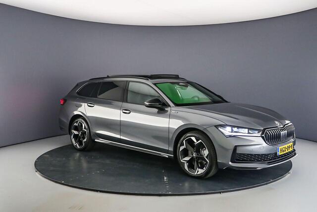Skoda SUPERB Combi Business Edition 1.5 TSI PHEV 204pk DSG Automaat Trekhaak, Panoramadak, Head up display, Adaptive cruise control, Navigatie, Achteruitrijcamera, LED matrix koplampen