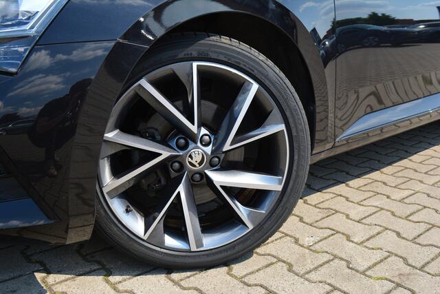 Skoda SUPERB Combi 1.4 TSI iV Sportline | Camera | Trekhaak | 19 Inch |