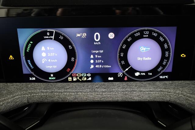 Skoda SUPERB Combi Business Edition 1.5 TSI PHEV 204pk | 19 inch | Elek. + massagestoelen | Stoelverwarming | Adaptive Cruise | Blind Spot | Navigatie | Camera |