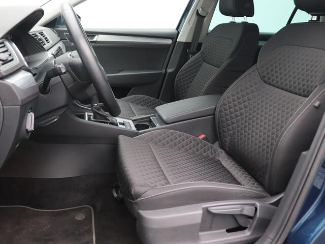 Skoda SUPERB Combi 1.4 TSI iV Business Edition 218PK DSG Achteruitrijcamera, Keyless, Virtual Cockpit, Cruise Control, Navi, Apple Carplay/Android Auto, 17" LM Velgen