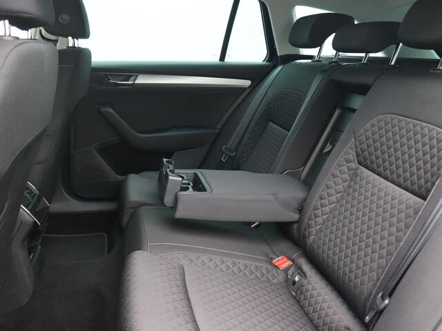 Skoda SUPERB Combi 1.4 TSI iV Business Edition 218PK DSG Achteruitrijcamera, Keyless, Virtual Cockpit, Cruise Control, Navi, Apple Carplay/Android Auto, 17" LM Velgen